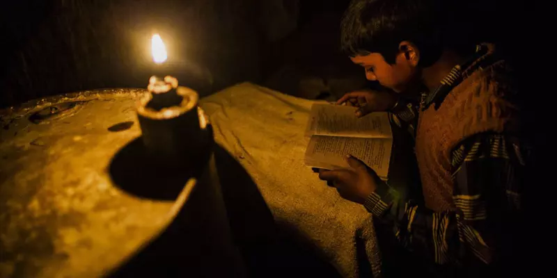 டெல்லி போராட்டக்களத்தில் குடிசைவாழ் குழந்தைகளுக்காக பள்ளி நடத்தும் விவசாயிகள்!