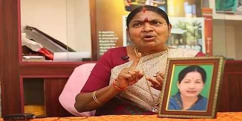 "எனக்குத் தெரியும்... எம்.ஜி.ஆர் மடியில் கமல் வளரவில்லை!" - பா.வளர்மதி சிறப்புப் பேட்டி