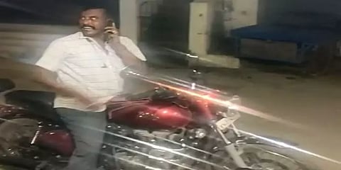 சாப்பிட்ட உணவுக்கு பில் கேட்ட ஊழியர்களிடம், போதையில் தகராறு செய்த சப்-இன்ஸ்பெக்டர்