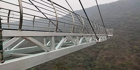 பீகாரின் முதல் ‘க்ளாஸ் ஸ்கைவாக்’ பாலம் - அழகிய படங்கள்!