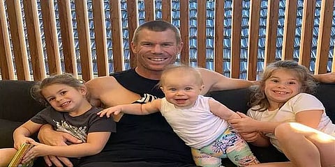 பேட்டும் கையுமாக நிற்கும் 3 மகள்கள்... டேவிட் வார்னர் பகிர்ந்த போட்டோ