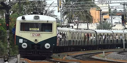 சென்னை: புறநகர் ரயில்களில் இன்று முதல் அனைவருக்கும் அனுமதி