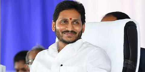 `பேமிலி டாக்டர்' கான்செப்ட்: ஆந்திர கிராம மக்களின் மருத்துவ வசதிக்கு ஜெகனின் புதிய திட்டம்