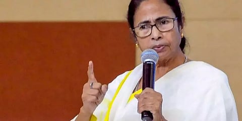 “செல்போன் வாங்க +2 மாணவர்களுக்கு 10 ஆயிரம் ரூபாய்” - அதிரடி அறிவிப்பு வெளியிட்ட மம்தா!