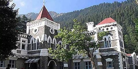 குற்றவாளியின் சொகுசு காரை அலுவலக பயன்பாட்டிற்கு பயன்படுத்திய நீதிபதி சஸ்பெண்ட்