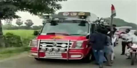 உதயநிதி ஸ்டாலின் காரை மறித்த த.மா.கா.வினர்... திருமானூர் அருகே பரபரப்பு