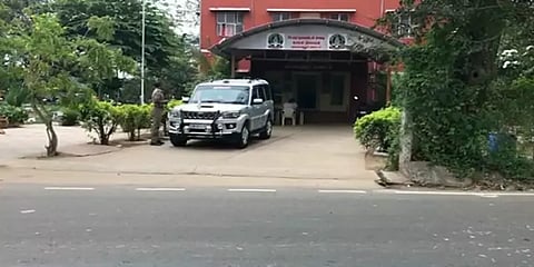 கோவை: கத்தியை காட்டி மிரட்டி 27 லட்சம் ரூபாயுடன் கேரள தொழிலதிபரின் கார் கடத்தல்