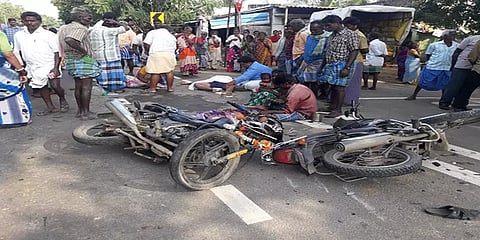 திருவண்ணாமலை: இருசக்கர வாகனம் நேருக்கு நேர் மோதியதில் 2 பேர் பரிதாபமாக உயிரிழப்பு