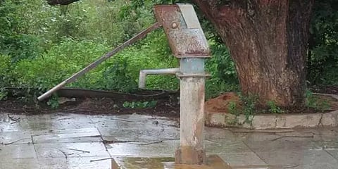 அரசு பொருத்திய அடிபைப்: பயன்படுத்திய பட்டியலின நபர் மீது தாக்குதல்