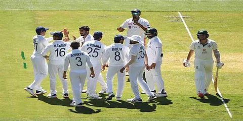 மெல்பேர்ன் டெஸ்டில் 5 விக்கெட்டை இழந்து தடுமாறும் ஆஸ்திரேலியா