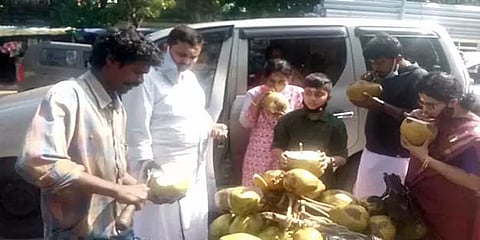 பிளாஸ்டிக்குக்கு மாற்றாக இளநீர் பருக 'பப்பாளி தண்டு ஸ்ட்ரா' - சீர்காழியில் சூப்பர் உத்தி