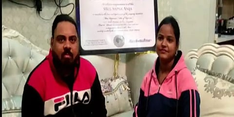 ’திருமண நாள் பரிசாக நிலவில் நிலம்’ - மனைவிக்கு இன்ப அதிர்ச்சி அளித்த கணவர்!