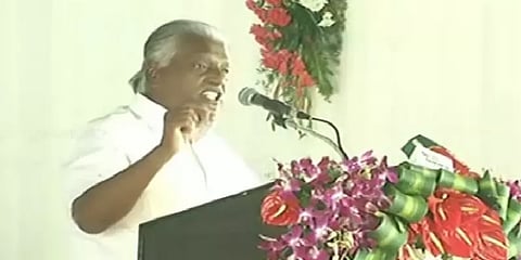 ''சூழ்ச்சி செய்யும் தேசியக் கட்சிகள்'' - அதிமுக கூட்டத்தில் அதிரடிகாட்டிய முனுசாமி!