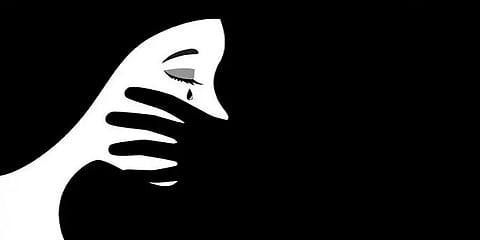 மனைவியை ஆசிட் குடிக்கவைத்து கொடுமைப்படுத்திய காவலர்