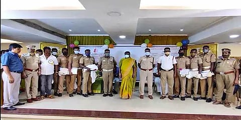 சென்னை: கொரோனா காலத்தில் சிறப்பாக பணியாற்றிய முன்கள பணியாளர்களுக்கு பாராட்டு