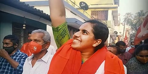 ’’களத்தில் இறங்கி பணிசெய்வதே ஒரு தலைவரின் கடமை’’ - 21 வயது மேயர் ஆர்யா