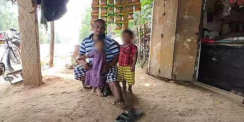 காதுகேளாத வாய்பேச முடியாத மனைவி; உடைந்த கால்களோடு கணவன்... உதவுமா அரசு?