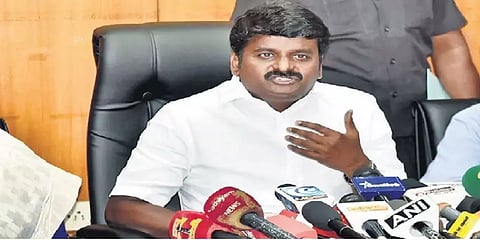 பிரிட்டனில் இருந்து வந்தவர்களில் 4 பேரது மாதிரிகளில் வித்தியாசம்: உருமாறிய கொரோனாவா?