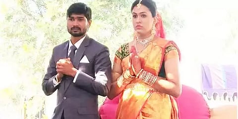 வளர்ப்பு மகளுக்கு திருமணம்: தந்தை ஸ்தானத்தில் கடமைகளை நிறைவேற்றிய சந்திரசேகர ராவ்!