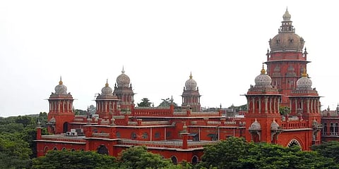 ரூ.2,500 பொங்கல் பரிசு டோக்கனை அதிமுகவினர் விநியோகிக்க கூடாது: திமுக வழக்கு