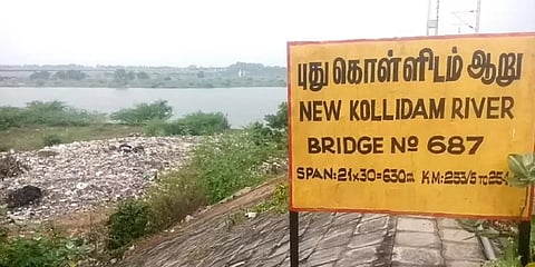 ஊராட்சி நிர்வாகமே கொள்ளிடம் ஆற்றில் குப்பையைக் கொட்டும் அவலம் - சீர்காழி மக்கள் வேதனை