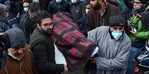 காஷ்மீரில் நிலம் வாங்க முற்பட்ட நகைக்கடைக்காரர் சுட்டுக் கொலை?!