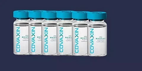 கோவிஷீல்டு, கோவாக்சின் தடுப்பூசிகளுக்கு இந்திய தலைமை மருந்து கட்டுப்பாட்டு அமைப்பு அனுமதி