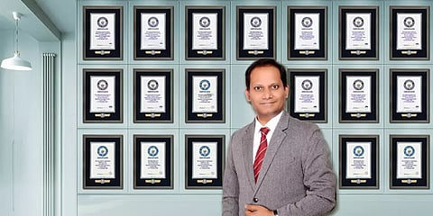 ராட்சத வாழ்த்து அட்டை தயாரிப்பு.. துபாயில் கின்னஸ் சாதனை படைத்த தமிழர்.!