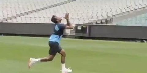 பயிற்சியில் அசத்தல் கேட்ச் பிடித்து கெத்து காட்டிய நடராஜன்!