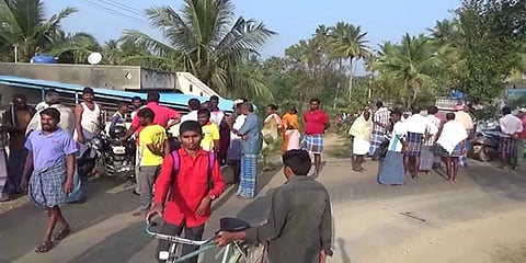 சேலம்: ஆதரவற்று சாலையில் கிடந்த ஆண் குழந்தை உயிரிழப்பு... போலீசார் விசாரணை