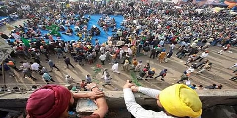 விவசாயிகளின் போராட்டத்தை ஊக்கப்படுத்த போராட்ட களத்திலேயே கபடி விளையாடிய வீராங்கனைகள்!