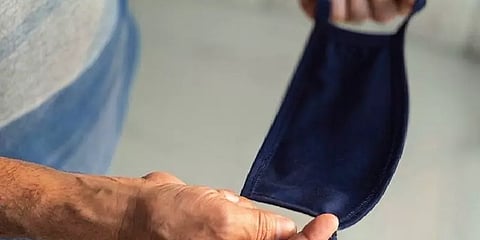 மாஸ்கை கழட்டிவிட்டு முகத்தை சொரிந்த திருடன்: தேடிப்பிடித்து கைது செய்த போலீசார்