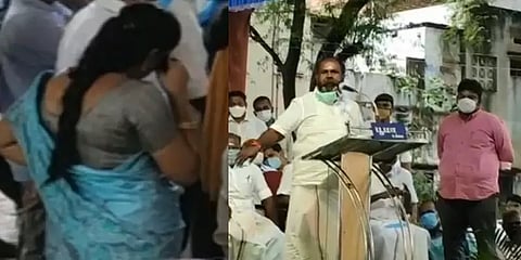 "யாரும்மா நீ..நல்லா பேசிட்டு இருக்கறப்ப எழுந்திருக்காயே" அமைச்சர் திட்டியதால் அழுத பெண்