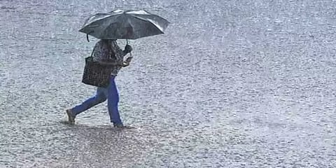 8 மாவட்டங்களில் கனமழை தொடரும் - வானிலை மையம்