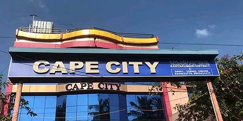 பைரவா பட பாணியில் மோசடி - குமரி நர்சிங் கல்லூரி மீது புகார்களை குவிக்கும் மாணவிகள்