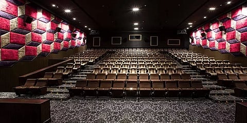 ஆபத்துக்கு வித்திடுமா?- திரையரங்குகளில் 100% பார்வையாளர்கள் அனுமதிக்கு வலுக்கும் எதிர்ப்பு