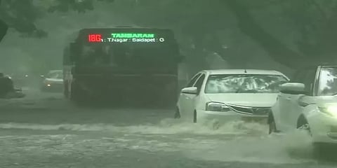 புயல் போல் கொட்டித் தீர்க்கும் கனமழை: சென்னையின் கள நிலவரம் என்ன?