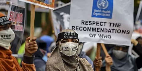 கொரோனா மரணமும் தகனமும்: இலங்கை அரசுக்கு எதிராக இஸ்லாமியர்கள் கொந்தளிப்பது ஏன்?