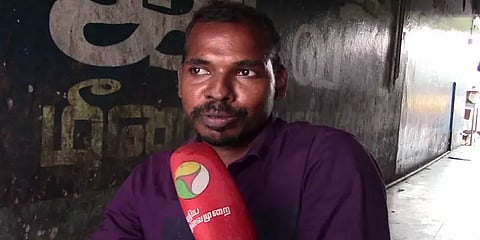 படிப்பிற்கு வறுமை தடையில்லை - நடைபாதையில் தேர்வு எழுதிய கன்னியாகுமரி இளைஞர்