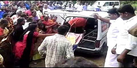 கரூரில் விளையாடச் சென்ற 7வயது சிறுவனுக்கு நேர்ந்த சோக முடிவு