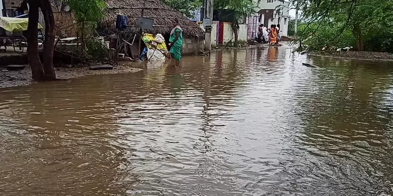 பெரம்பலூர்:தொடர்மழையால் கிராமத்தில் வெள்ளம்: வீடுகளுக்குள் நீர் புகுந்ததால் மக்கள் தவிப்பு
