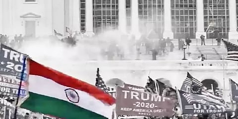 அமெரிக்க வன்முறையில் மூவண்ணக் கொடி: கொதிக்கும் இந்தியர்கள்!