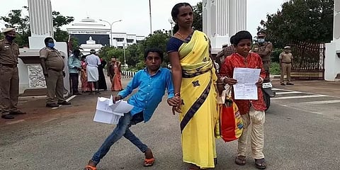 5 முறை மனு போட்டும் பலனில்லை - மாற்றுத்திறனாளி மகனுக்கு வாகனம் கேட்டு அலையும் தாய்