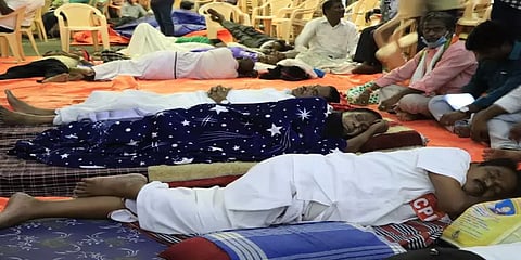 'கிரண்பேடியை திரும்ப பெற வேண்டும்' - புதுவை முதல்வர் நாராயணசாமி விடிய, விடிய போராட்டம்