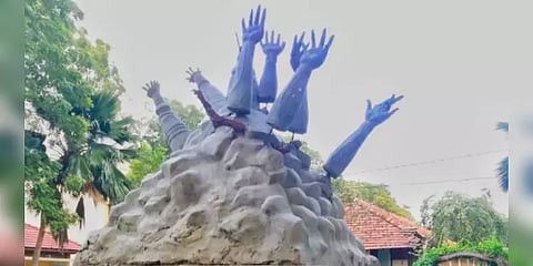 இலங்கை: இடிக்கப்பட்ட இடத்திலேயே மீண்டும் முள்ளிவாய்க்கால் நினைவிடம் அமைக்க அடிக்கல்