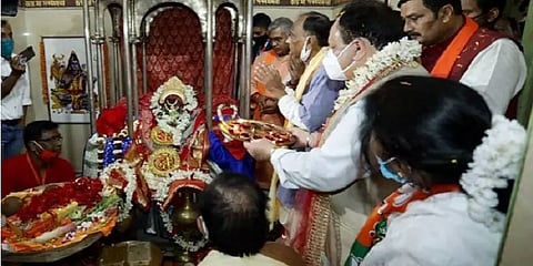 'ஜெய் ஸ்ரீ ராம்' to 'ஜெய் மா துர்கா'..- மே.வங்கத்தில் மத அரசியலை தீவிரப்படுத்துகிறதா பாஜக?