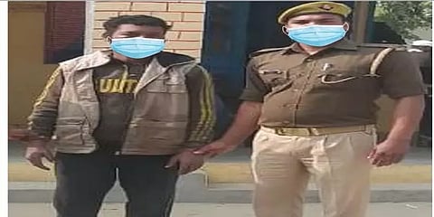 போலீஸ், குற்றவாளிக்கு போட்டோஷாப் மாஸ்க்: நெட்டிசன்களிடம் வசமாக சிக்கிய உ.பி போலீஸ்