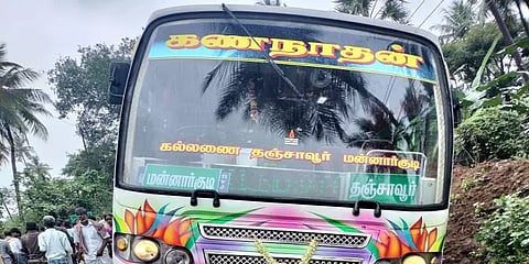 தஞ்சை: மின்கம்பி மீது தனியார் பேருந்து உரசி விபத்து - 4 பேர் உயிரிழப்பு