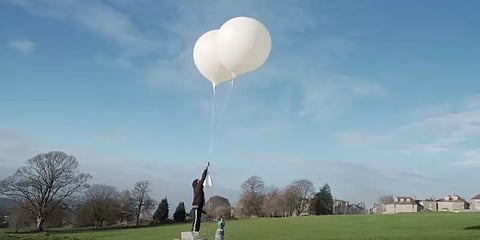 சமோசாவை வெற்றிகரமாக விண்ணில் செலுத்திய பிரிட்டிஷ்வாழ் இந்தியர்