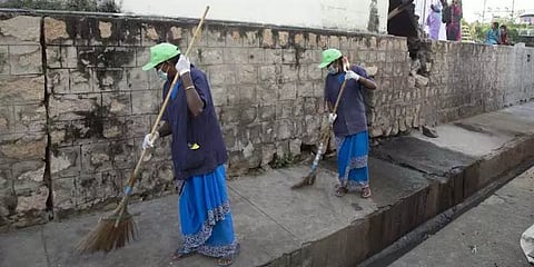 “வேலையை விட்டுச் செல்லுங்கள்”- 700 துப்புரவு பணியாளர்களுக்கு சென்னை மாநகராட்சி நோட்டீஸ்